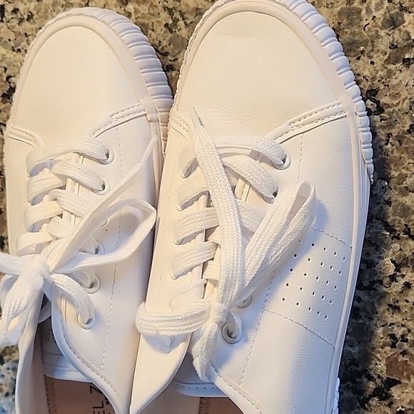 Rachel Zoe white sneakers 9 - Picture 2 of 6